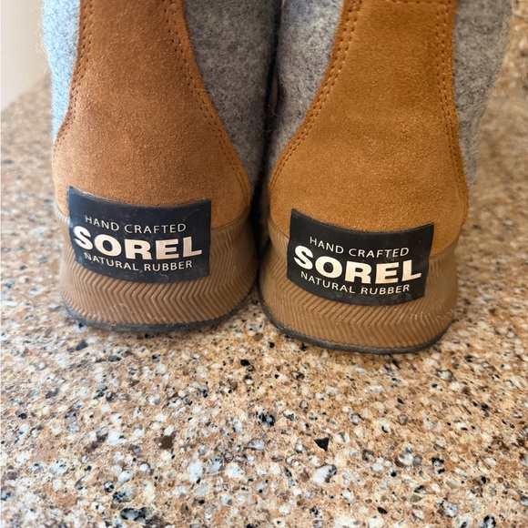 SOREL OUT AND ABOUT DUCK BOOTS - Picture 4 of 5